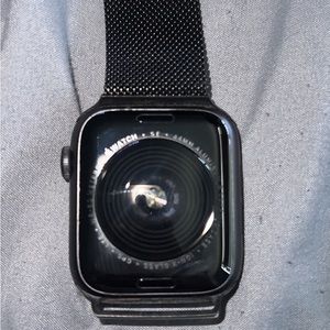 Apple Watch se 44mm barley used ! In perfect shape